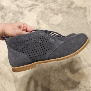 Nwot Eurosoft by sofft  Emmeline Perforated Ankle  leather  suede booties 9,5M